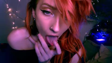 Snapshot of pufpufog chatting on 12.23.24 EsteticHouse online show from 12.23.24
