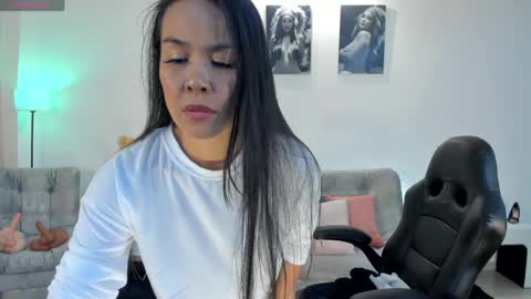 Pui Yeee  online show from 04.17.26