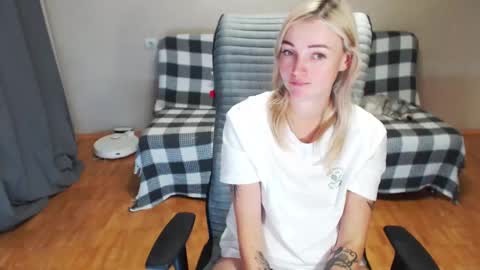 Polly online show from 12.04.25