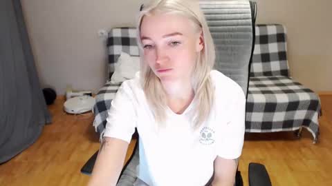 Snapshot of puma_ma chatting on 02.08.26 Polly online show from 02.08.26