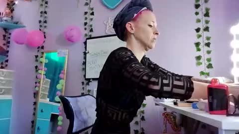 Snapshot of purple2staythnxxx chatting on 10.29.25 Purple2StayThnxxx online show from 10.29.25