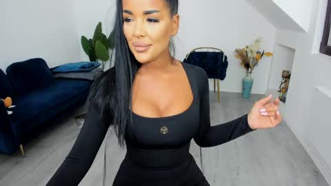 Snapshot of pussydollxx chatting on 04.23.26 Andreea online show from 04.23.26