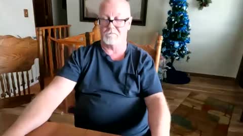 Snapshot of pussylover1365 chatting on 02.14.25 pussylover1365 online show from 02.14.25