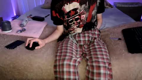 Snapshot of pussylover2182 chatting on 12.13.24 pussylover2182 online show from 12.13.24