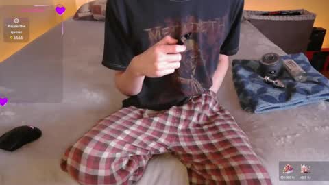 Snapshot of pussylover2182 chatting on 12.30.24 pussylover2182 online show from 12.30.24