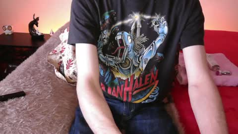 Snapshot of pussylover2182 chatting on 01.08.25 pussylover2182 online show from 01.08.25