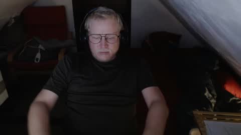 Snapshot of pussylovercb chatting on 09.28.25 pussylovercb online show from 09.28.25