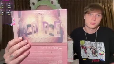 Snapshot of pussymoneywet chatting on 06.18.26 Lina online show from 06.18.26