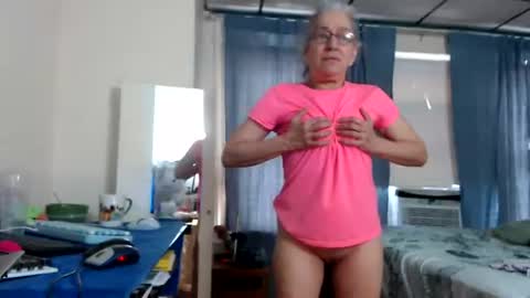 Snapshot of putiputi4u chatting on 06.19.26 putiputi4u online show from 06.19.26