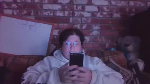 Snapshot of qtbisuccubi chatting on 12.17.25 Br4tty Bunny online show from 12.17.25