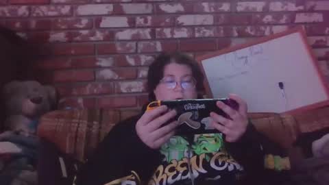 Snapshot of qtbisuccubi chatting on 01.12.26 Br4tty Bunny online show from 01.12.26