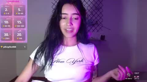 Snapshot of quee_tiana chatting on 06.30.26 your princess online show from 06.30.26