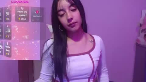Snapshot of quee_tiana chatting on 07.17.26 your princess online show from 07.17.26