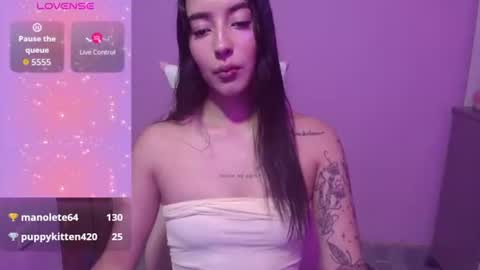 Snapshot of quee_tiana chatting on 07.25.26 your princess online show from 07.25.26
