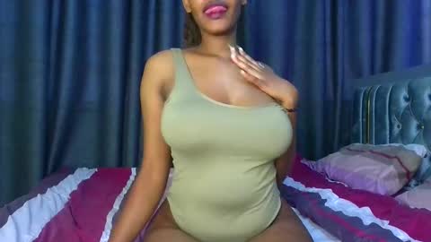 queen321850 online show from 12.18.25