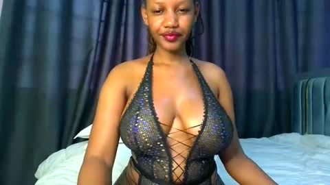 Snapshot of queen321850 chatting on 07.25.26 queen321850 online show from 07.25.26