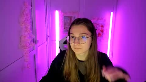 Snapshot of queen_amelie chatting on 05.05.26 Amelie online show from 05.05.26