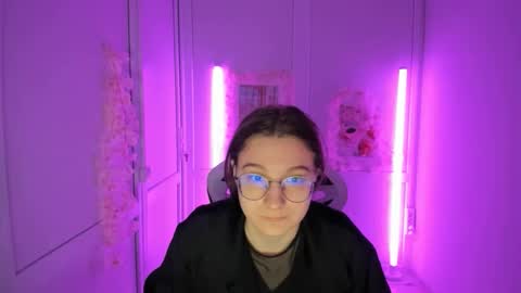 Snapshot of queen_amelie chatting on 05.19.26 Amelie online show from 05.19.26