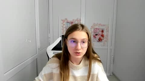 Snapshot of queen_amelie chatting on 05.27.26 Amelie online show from 05.27.26