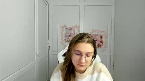 Snapshot of queen_amelie chatting on 05.28.26 Amelie online show from 05.28.26