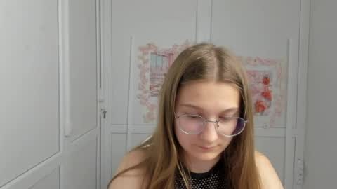 Snapshot of queen_amelie chatting on 06.13.26 Amelie online show from 06.13.26