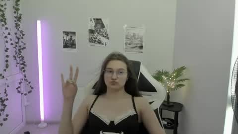 Snapshot of queen_amelie chatting on 06.30.26 Amelie online show from 06.30.26