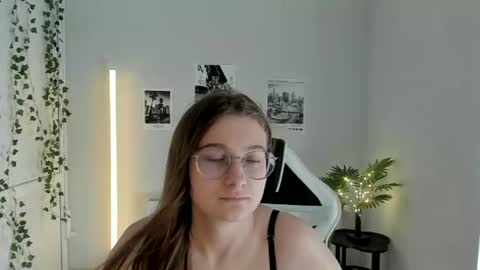 Snapshot of queen_amelie chatting on 07.04.26 Amelie online show from 07.04.26