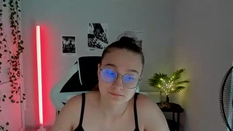 Snapshot of queen_amelie chatting on 07.14.26 Amelie online show from 07.14.26