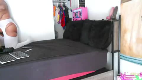 Snapshot of queen_anita chatting on 04.30.26 QnAnitaDix online show from 04.30.26