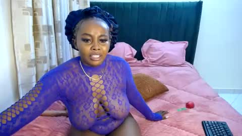 Snapshot of queen_doly chatting on 06.26.26 QUEEN DOLY online show from 06.26.26