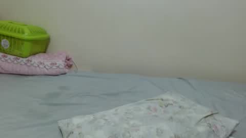 Snapshot of queen_ema chatting on 04.19.26 queen ema online show from 04.19.26