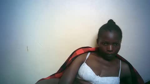 Snapshot of queen_joan chatting on 02.19.25 queen_joan online show from 02.19.25
