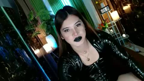 Kendal  online here from 6am-3pm philippine time online show from 10.16.25