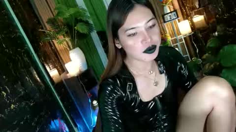 Kendal  online here from 6am-3pm philippine time online show from 10.21.25