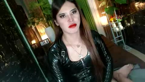 Kendal  online here from 6am-3pm philippine time online show from 12.15.25