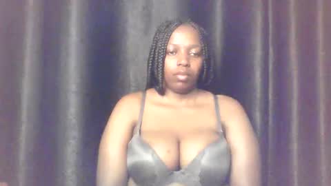 Snapshot of queen_melanine chatting on 02.11.26 QUEEN online show from 02.11.26