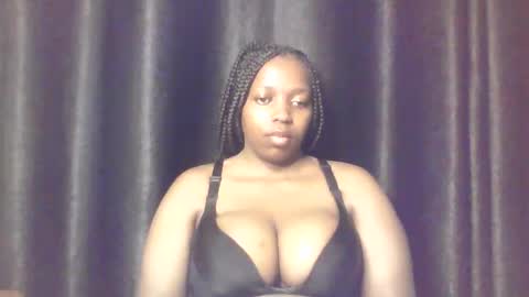 Snapshot of queen_melanine chatting on 02.12.26 QUEEN online show from 02.12.26