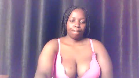 Snapshot of queen_melanine chatting on 02.14.26 QUEEN online show from 02.14.26