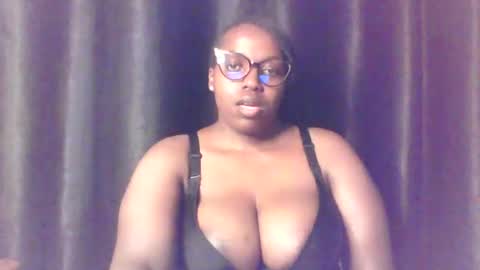 Snapshot of queen_melanine chatting on 06.03.26 QUEEN online show from 06.03.26