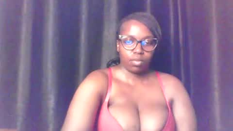 Snapshot of queen_melanine chatting on 06.08.26 QUEEN online show from 06.08.26