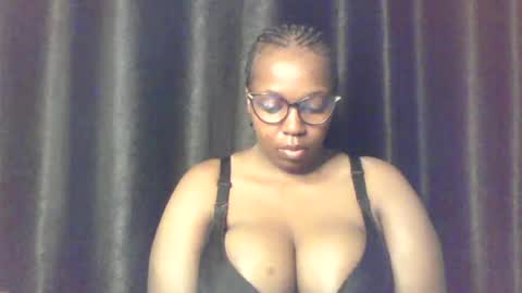 Snapshot of queen_melanine chatting on 06.18.26 QUEEN online show from 06.18.26