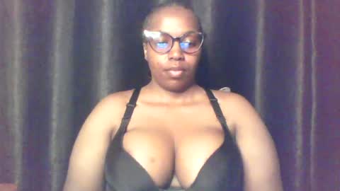 Snapshot of queen_melanine chatting on 06.18.26 QUEEN online show from 06.18.26