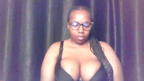 Snapshot of queen_melanine chatting on 06.25.26 QUEEN online show from 06.25.26