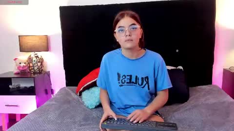 Snapshot of queen_misy chatting on 06.19.26 queen_misy online show from 06.19.26