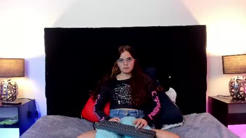 Snapshot of queen_misy chatting on 06.29.26 queen_misy online show from 06.29.26