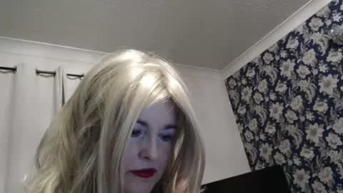 Snapshot of queen_of_the_deck chatting on 06.01.26 Topaz blue dreamo989n999 online show from 06.01.26