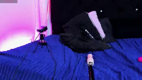 queen_salomme online show from 10.18.25