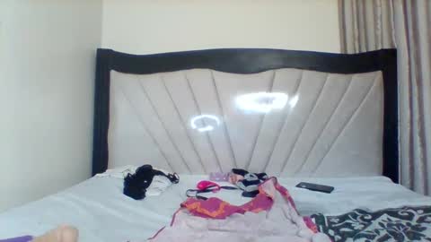 Snapshot of queen_wow2 chatting on 02.12.26 queen online show from 02.12.26