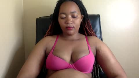 Queenbebony2 online show from 12.12.24