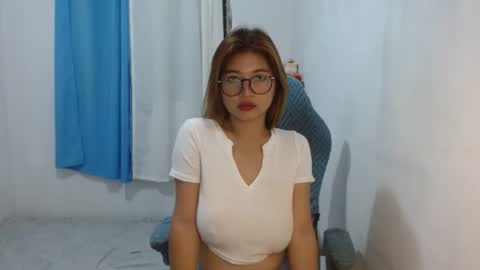 Snapshot of queenboba chatting on 03.06.25 queen online show from 03.06.25